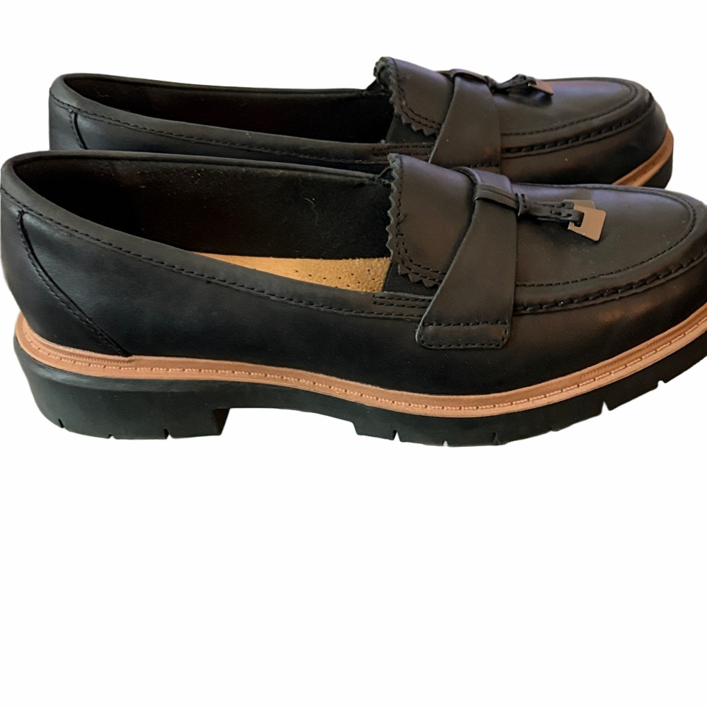 NWOT Clarks Collection Westlynn Bella loafer black and brown tassel loafer. - Picture 3 of 4